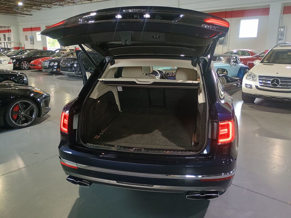 2020 Bentley Bentayga Hybrid AWD - 22940867 - 45