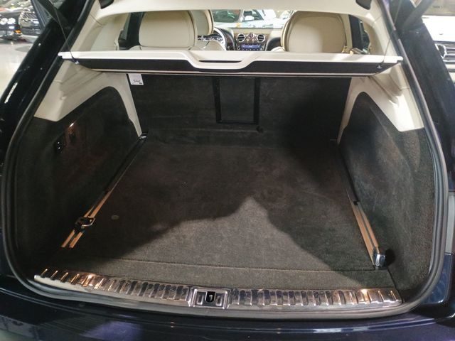 2020 Bentley Bentayga Hybrid AWD - 22940867 - 46