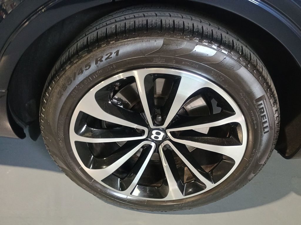 2020 Bentley Bentayga Hybrid AWD - 22940867 - 48