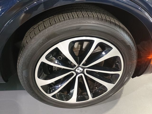 2020 Bentley Bentayga Hybrid AWD - 22940867 - 50