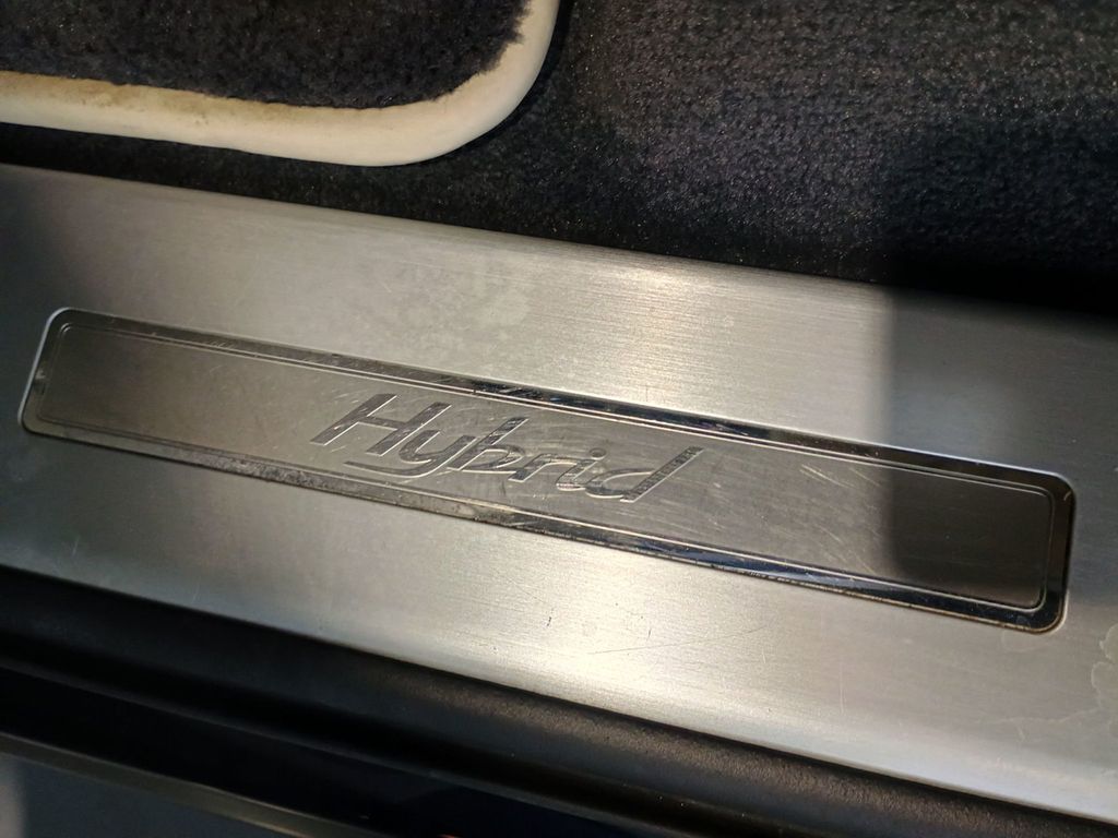 2020 Bentley Bentayga Hybrid AWD - 22940867 - 52