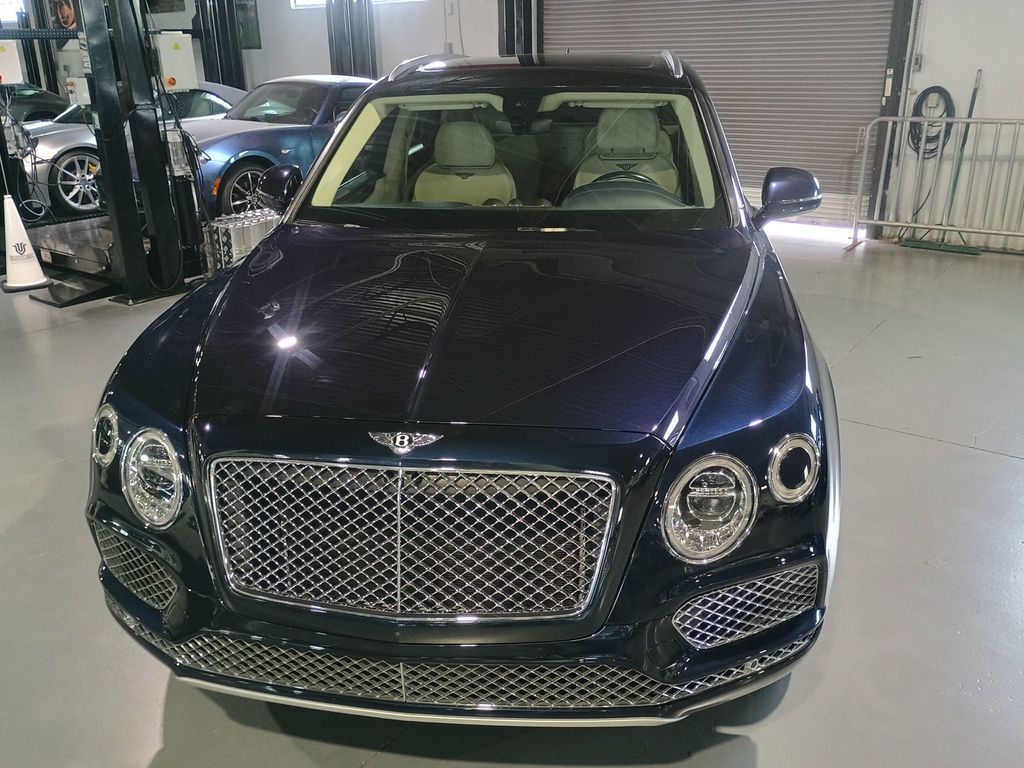 2020 Bentley Bentayga Hybrid AWD - 22940867 - 8