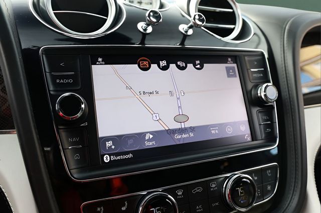 2020 Bentley Bentayga V8 AWD - 22980236 - 24