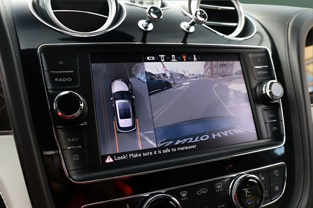 2020 Bentley Bentayga V8 AWD - 22980236 - 25