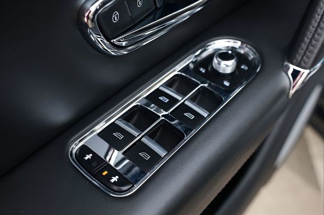 2020 Bentley Bentayga V8 AWD - 22980236 - 28