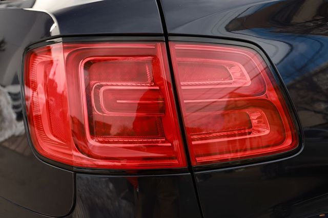 2020 Bentley Bentayga V8 AWD - 22980236 - 32