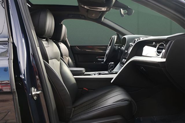 2020 Bentley Bentayga V8 AWD - 22980236 - 49