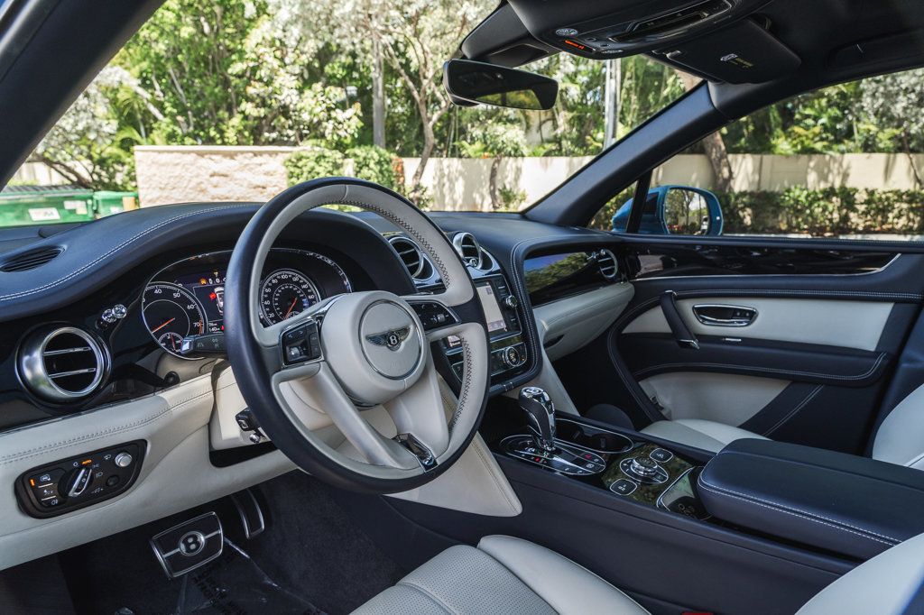 2020 Bentley Bentayga V8 photo 15