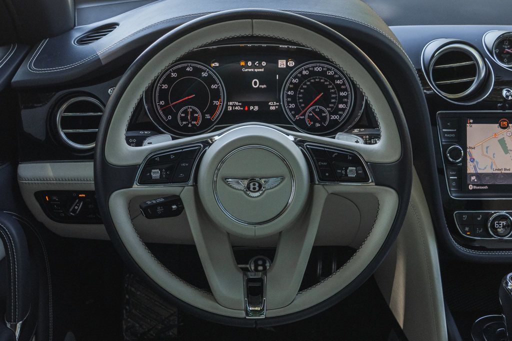 2020 Bentley Bentayga V8 photo 16