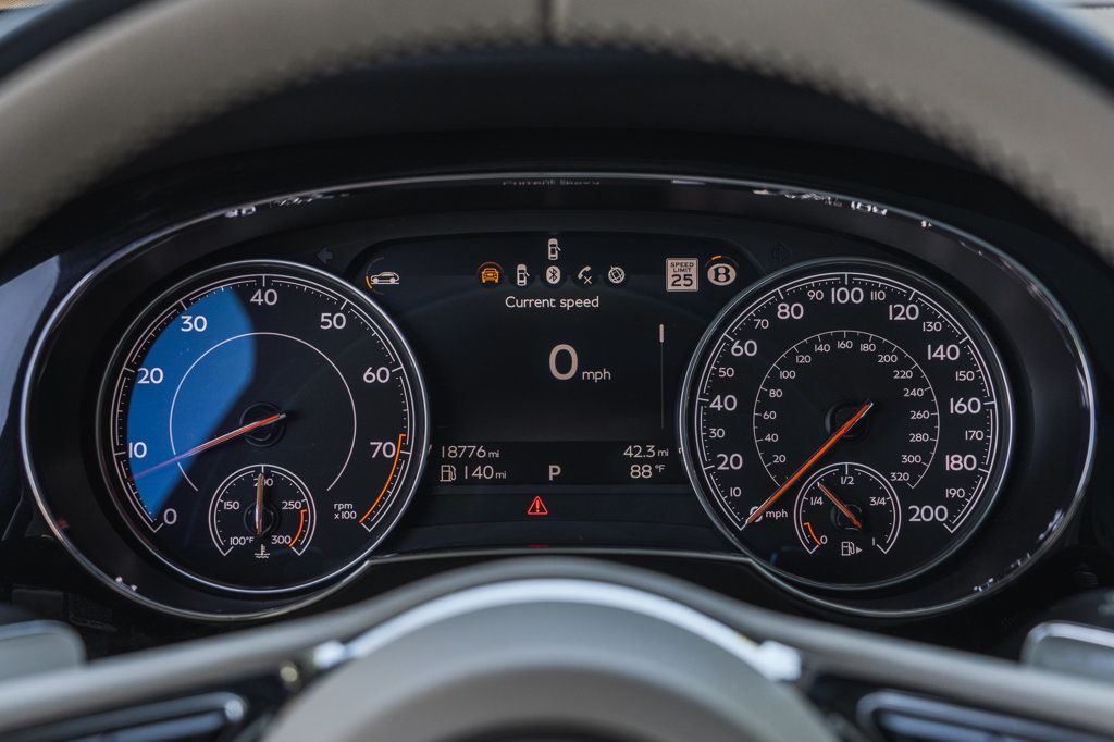 2020 Bentley Bentayga V8 photo 17