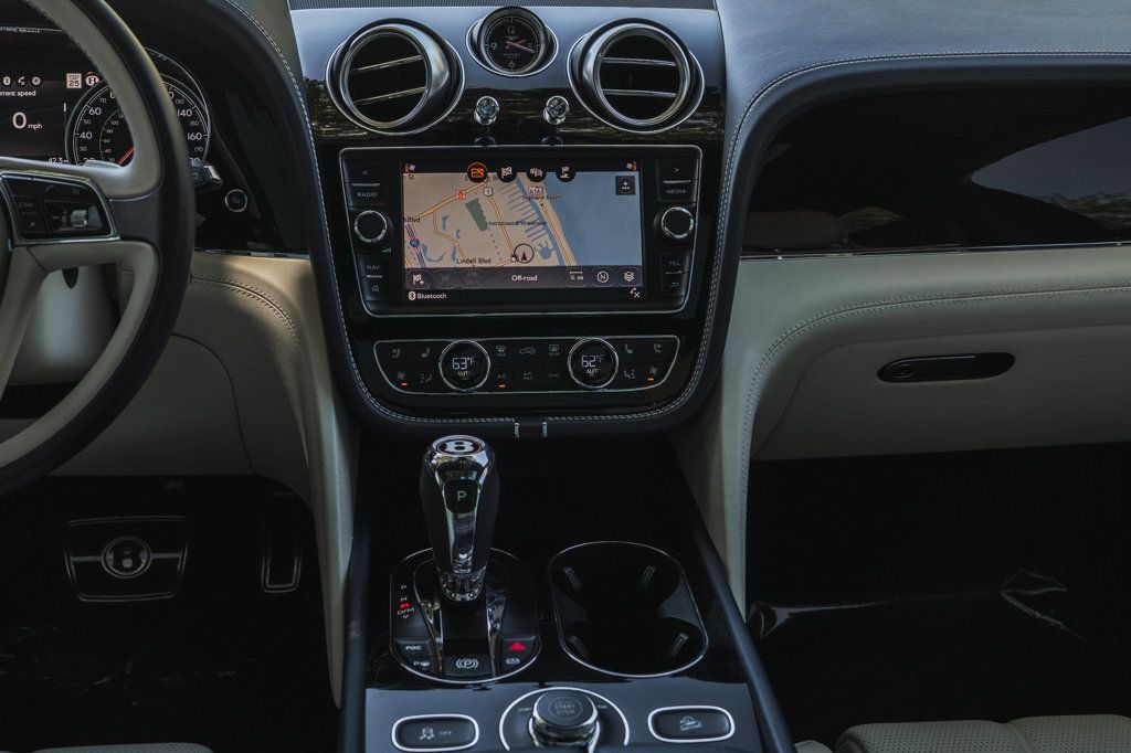 2020 Bentley Bentayga V8 photo 18