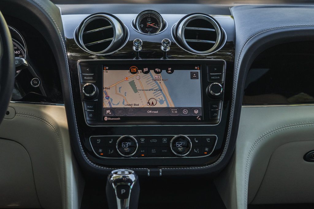 2020 Bentley Bentayga V8 photo 19