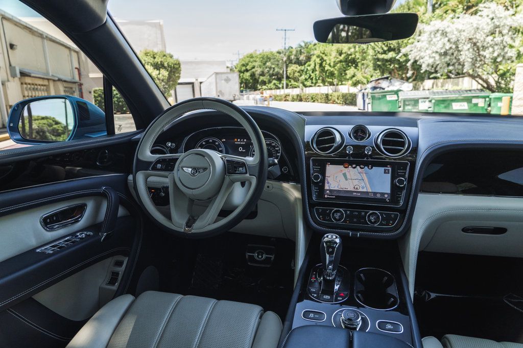 2020 Bentley Bentayga V8 photo 20