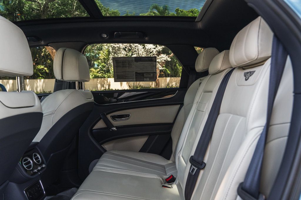 2020 Bentley Bentayga V8 photo 22
