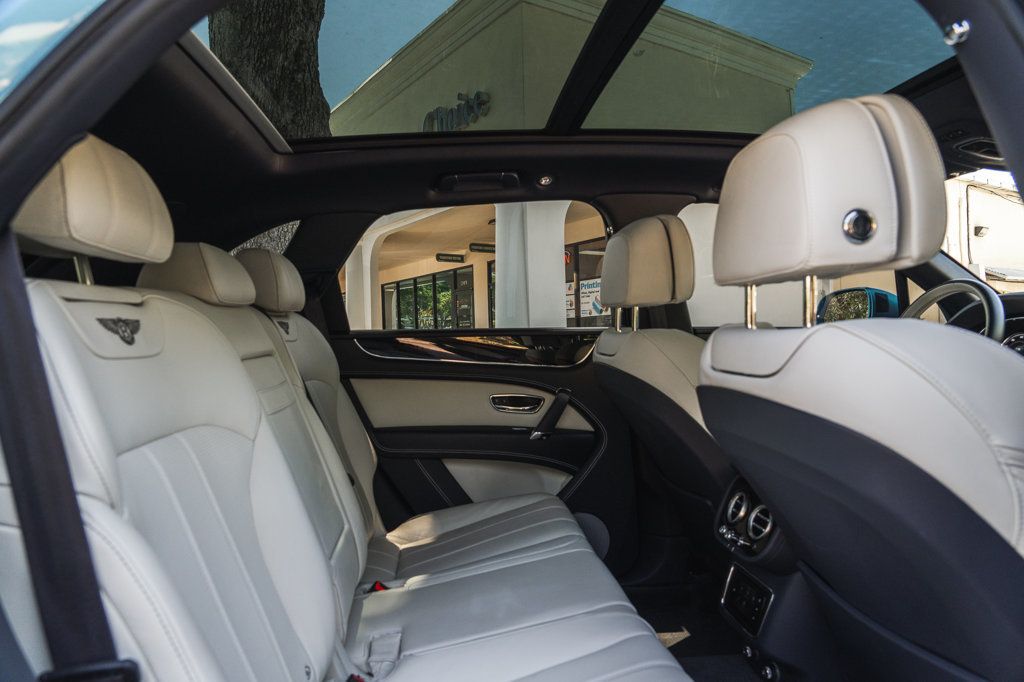 2020 Bentley Bentayga V8 photo 25
