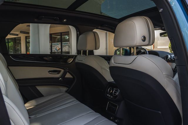2020 Bentley Bentayga V8 AWD - 22681968 - 24