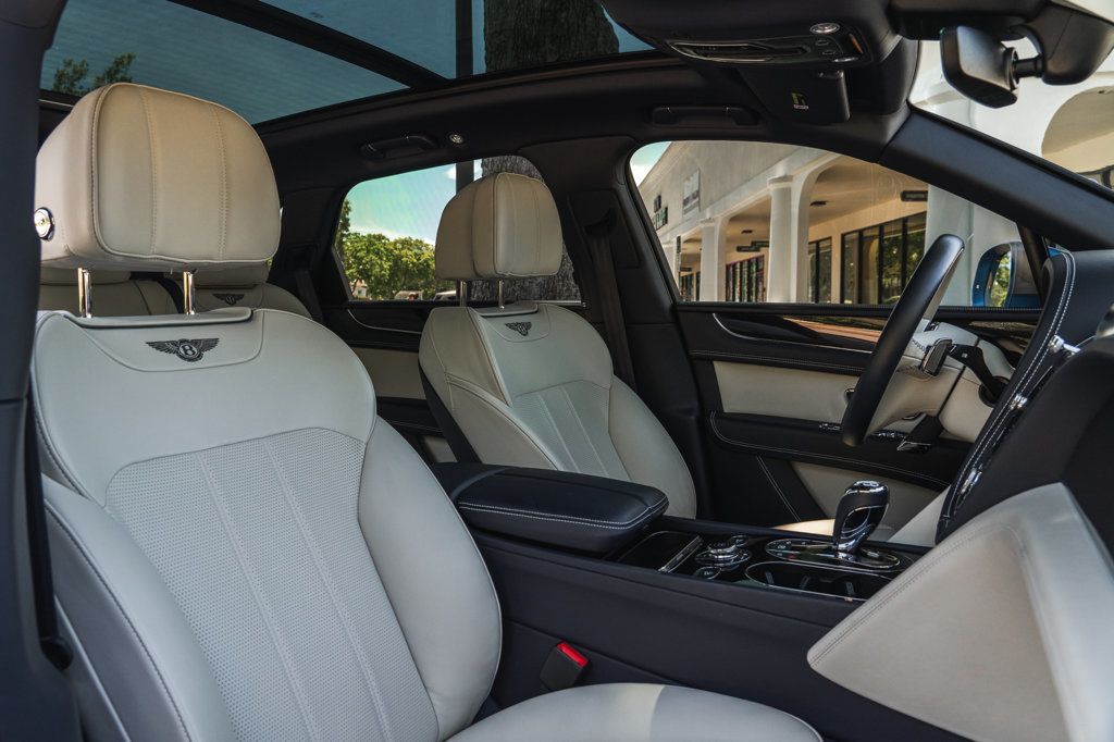 2020 Bentley Bentayga V8 photo 27