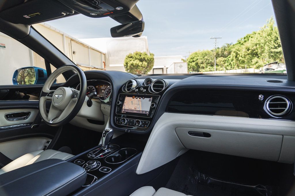 2020 Bentley Bentayga V8 photo 29