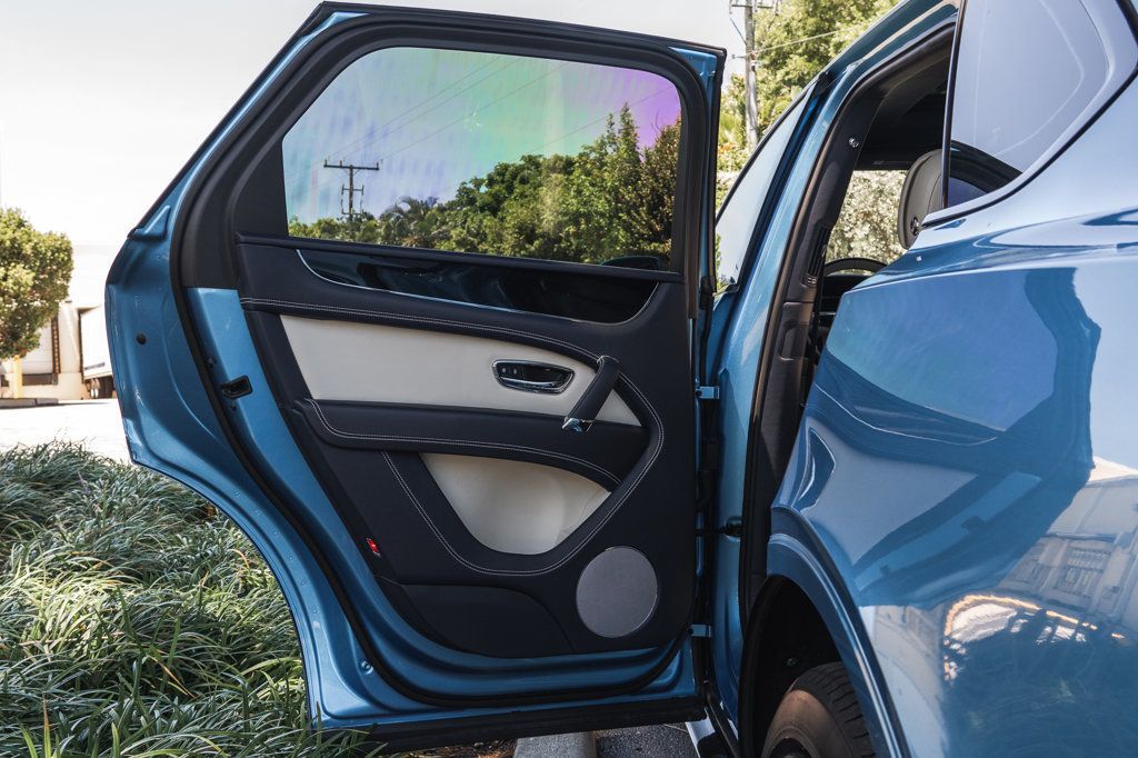 2020 Bentley Bentayga V8 photo 32