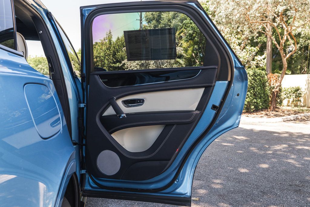 2020 Bentley Bentayga V8 photo 34