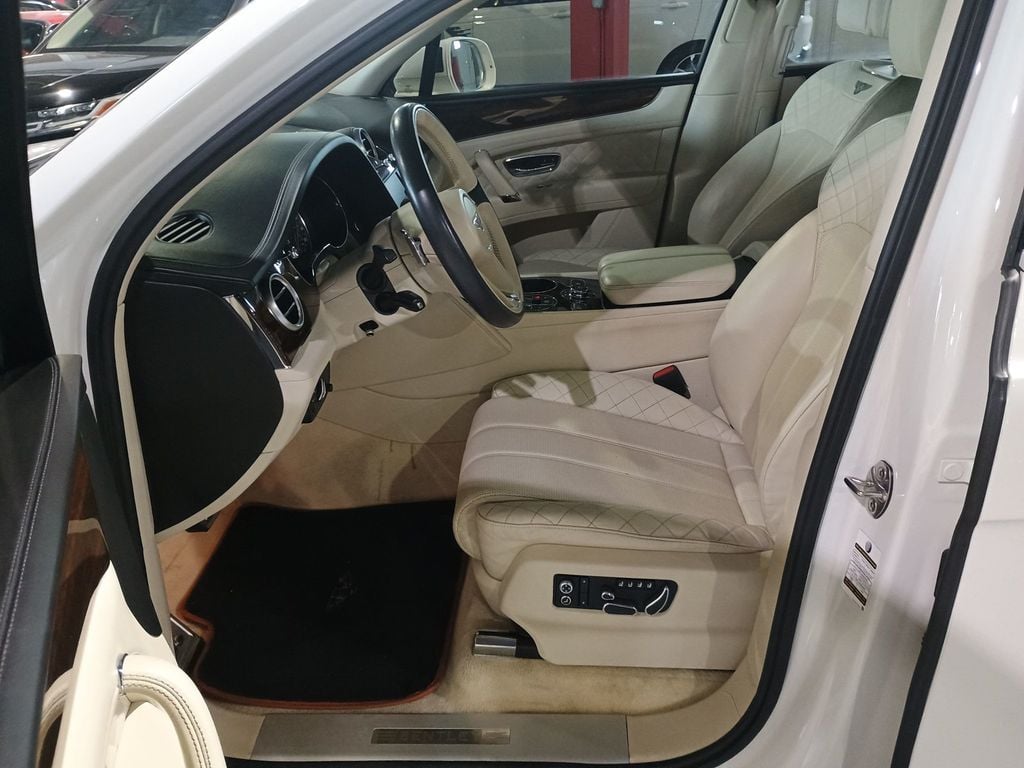 2020 Bentley Bentayga V8 AWD Clean Carfax Florida SUV - 23070787 - 13