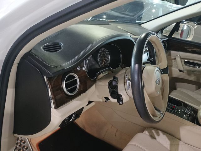 2020 Bentley Bentayga V8 AWD Clean Carfax Florida SUV - 23070787 - 17