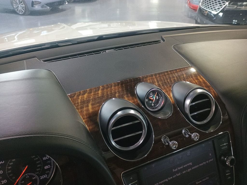 2020 Bentley Bentayga V8 AWD Clean Carfax Florida SUV - 23070787 - 22