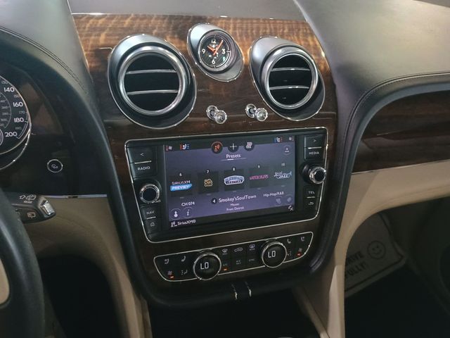 2020 Bentley Bentayga V8 AWD Clean Carfax Florida SUV - 23070787 - 26