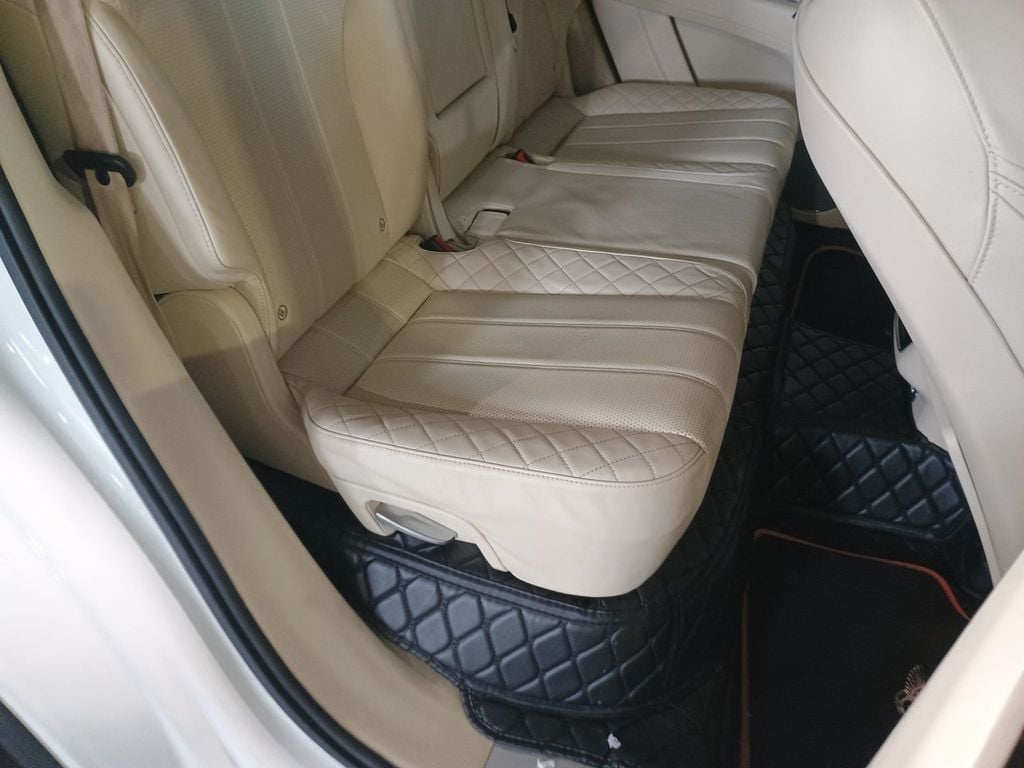 2020 Bentley Bentayga V8 AWD Clean Carfax Florida SUV - 23070787 - 32