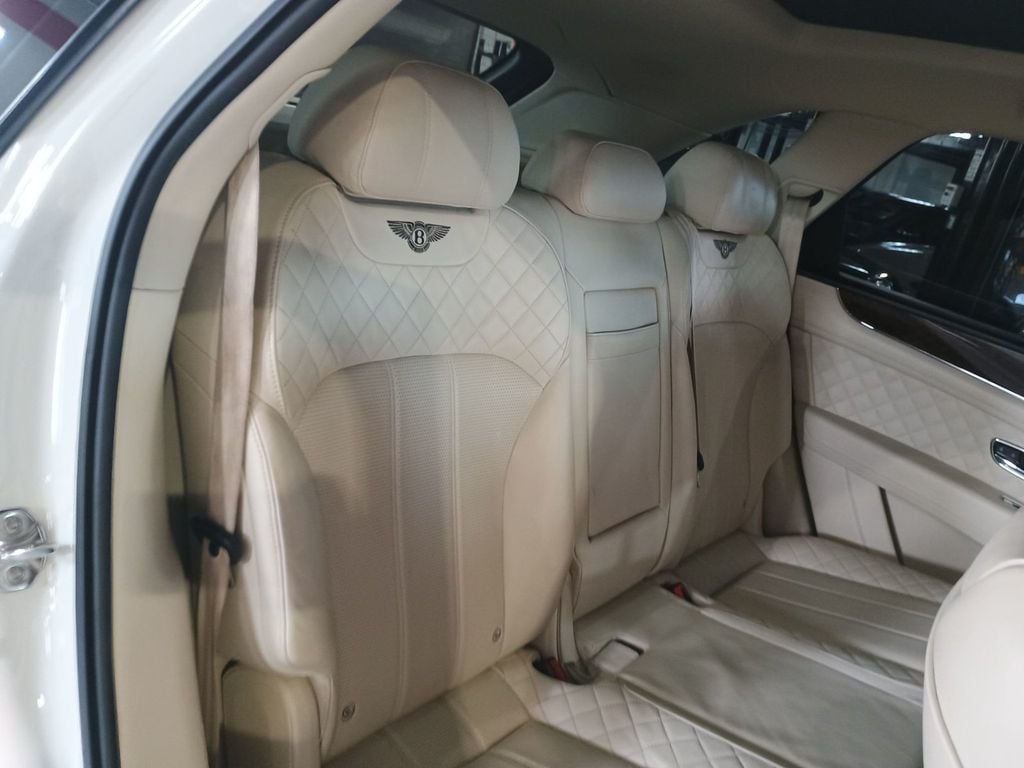 2020 Bentley Bentayga V8 AWD Clean Carfax Florida SUV - 23070787 - 33