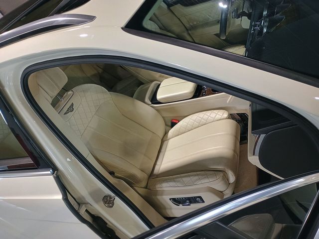 2020 Bentley Bentayga V8 AWD Clean Carfax Florida SUV - 23070787 - 35