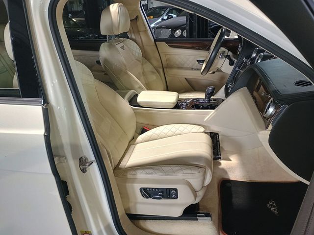 2020 Bentley Bentayga V8 AWD Clean Carfax Florida SUV - 23070787 - 36