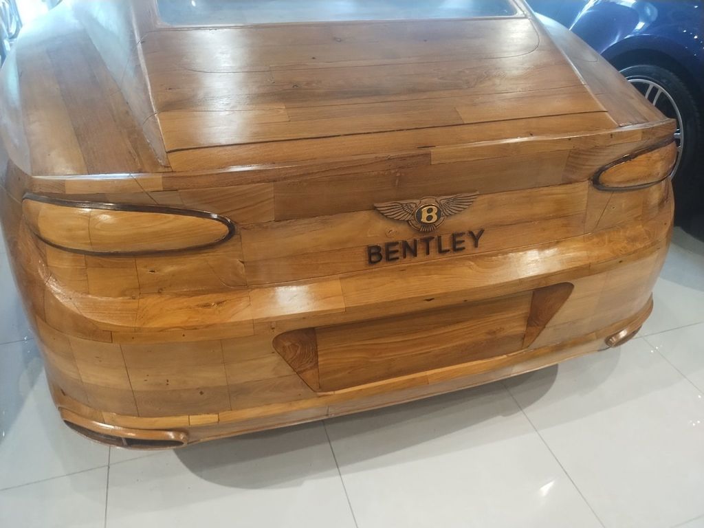 2020 Bentley Continental 1to1 Scale Bentley Continental GT Wooden Display Model - 22877825 - 22