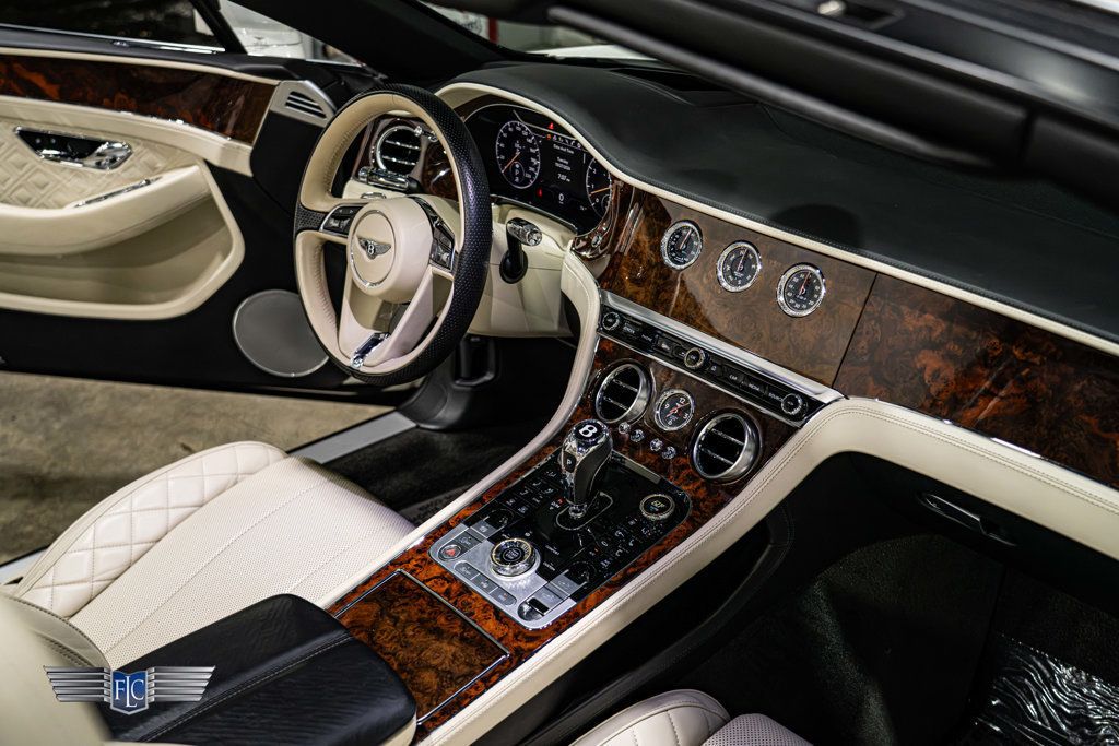 2020 Bentley Continental GTC V8 - 23100705 - 24