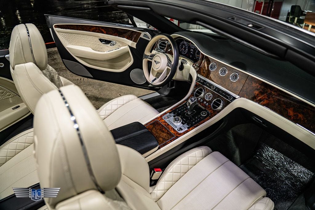 2020 Bentley Continental GTC V8 - 23100705 - 29