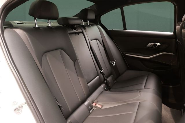 2020 BMW 3 Series 330i - 23041085 - 21