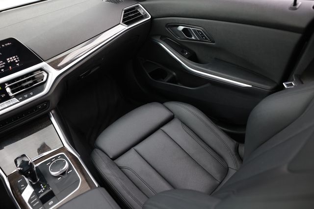 2020 BMW 3 Series 330i - M Sport - 23061055 - 24