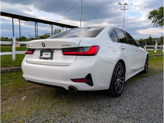 2020 BMW 3 Series 330i xDrive Sedan's photo