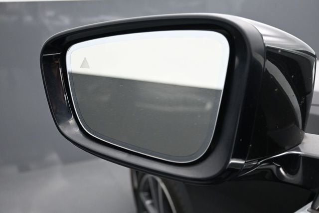 2020 BMW 3 Series 330i xDrive - 23046098 - 3
