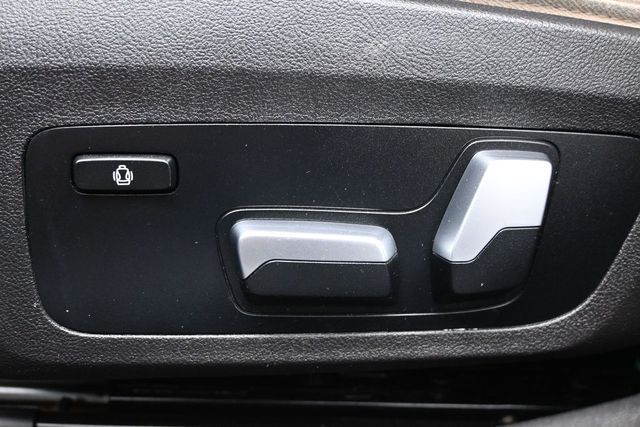 2020 BMW 3 Series 330i xDrive - 23046098 - 7