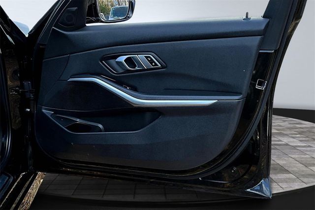 2020 BMW 3 Series 330i xDrive - 22940288 - 15