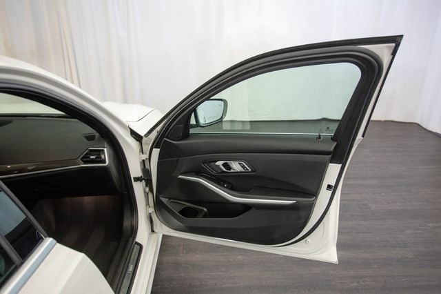 2020 BMW 3 Series 330i xDrive - 22992468 - 16