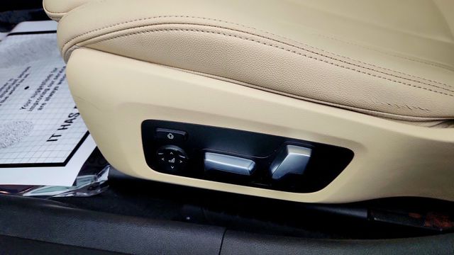 2020 BMW 3 Series 330i xDrive w/ Convenience Pkg, Heated Seats & Heated Wheel - 23095108 - 11
