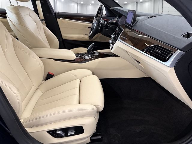 2020 BMW 5 Series 530i xDrive - 23088255 - 24