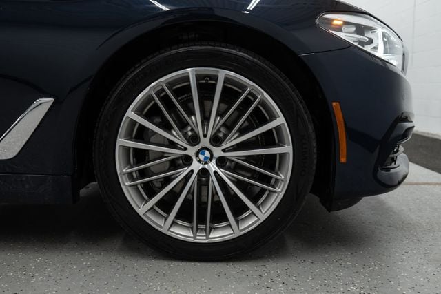2020 BMW 5 Series 530i xDrive - 22382625 - 44