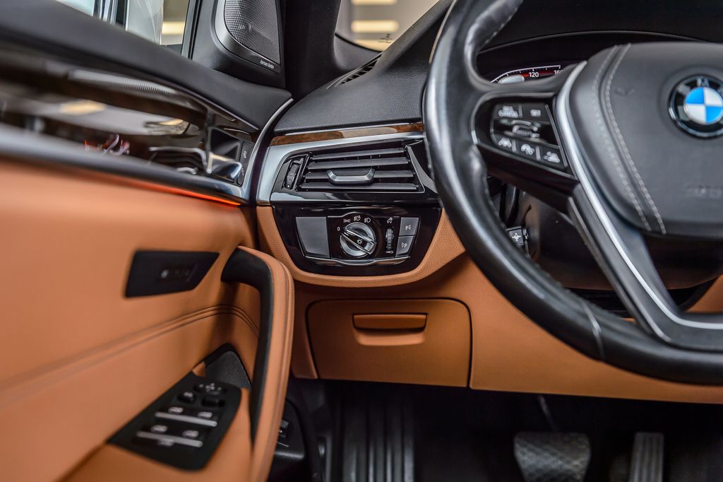 2020 BMW 5 Series 540i - WHITE ON BROWN - NAV - MOONROOF - BLUETOOTH - BEAUTIFUL - 22981557 - 25