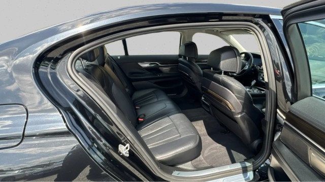 2020 BMW 7 Series 740i - 23078559 - 13