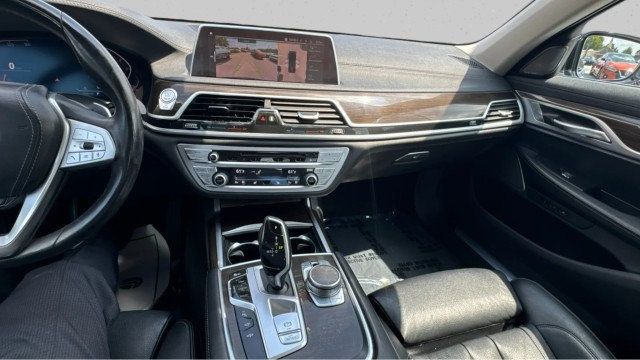 2020 BMW 7 Series 740i - 23078559 - 17