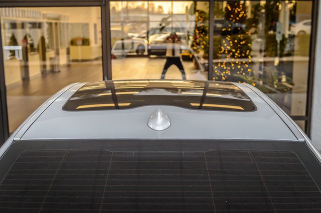 2020 BMW 7 Series 740i M SPORT - NAV - PANO ROOF - BACKUP CAM - GORGEOUS  - 22947080 - 9