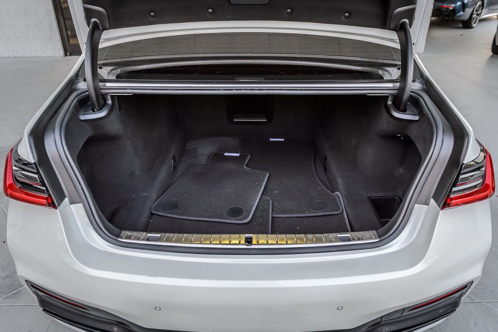 2020 BMW 7 Series 740i M SPORT - NAV - PANO ROOF - BACKUP CAM - GORGEOUS  - 22947080 - 10